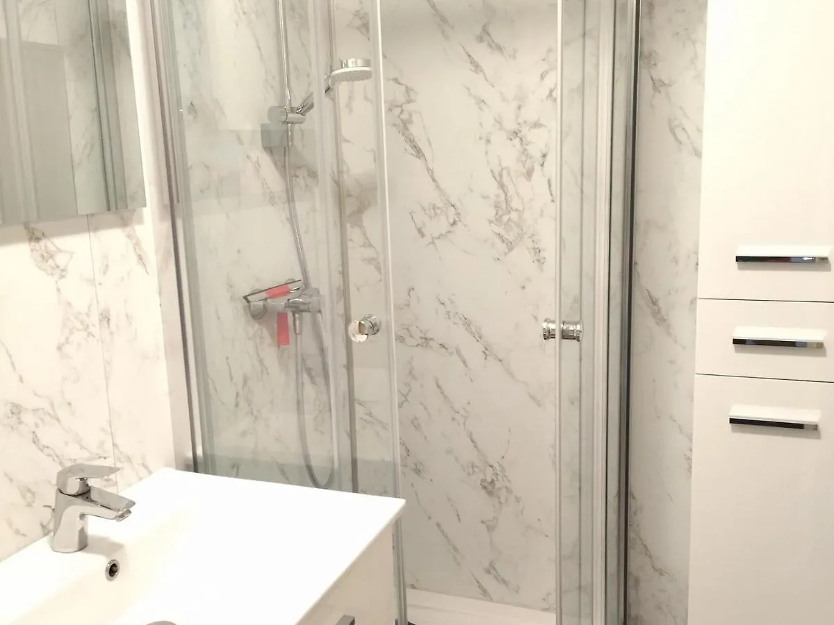 2 Pieces Cabine Au Pied Des Pistes Avec Balcon, Cuisine Equipee Et Services Optionnels - Fr-1-557-64 Les Adrets Appartement
